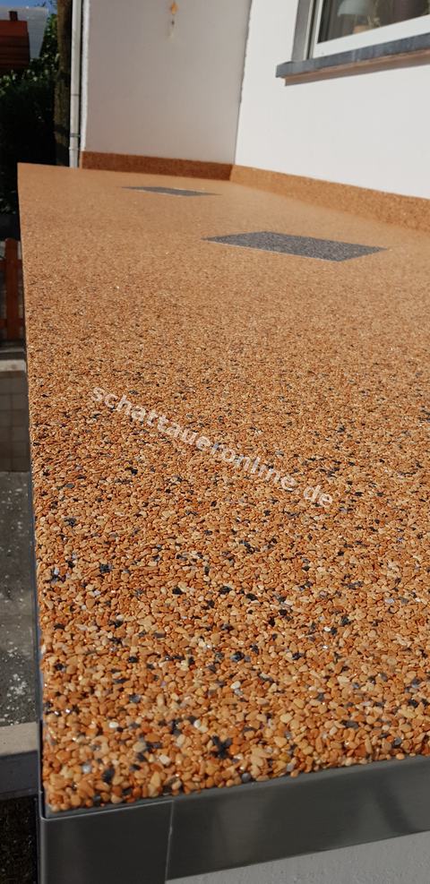 Balkonfläche nach Sanierung mit neuem Abdichtungsaufbau, sauber ausgeführten Randanschlüssen und belastbarer Nutzschicht - dokumentiert von Schattauer für Wenn Frost und Feuchte zuschlagen.