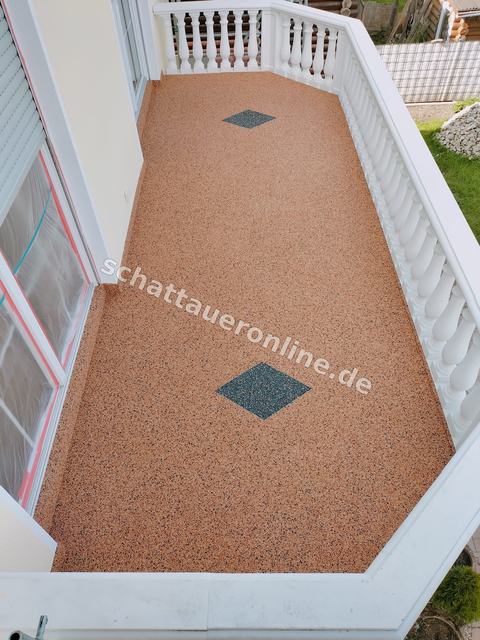 Reale Schattauer-Projektaufnahme zu Wenn der Balkon undicht wird: Balkonfläche nach Sanierung mit neuem Abdichtungsaufbau, sauber ausgeführten Randanschlüssen und belastbarer Nutzschicht.