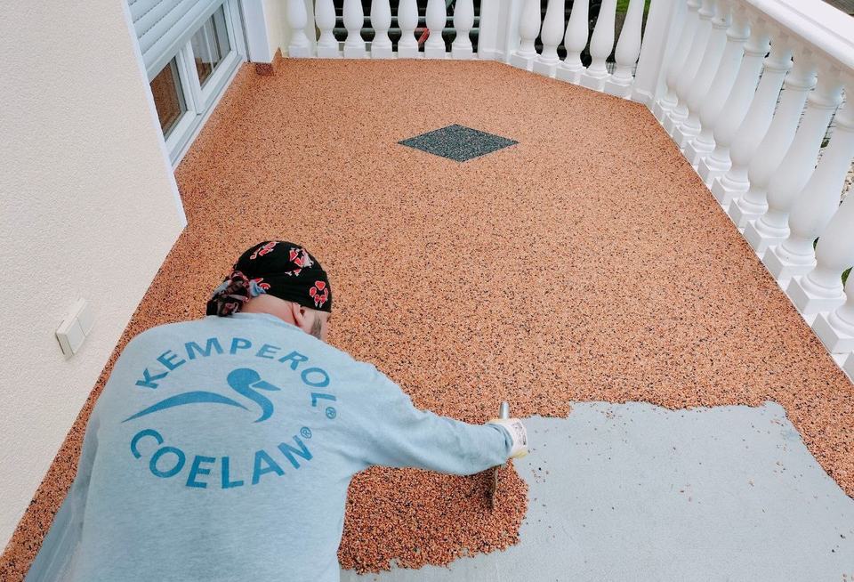 Balkonflaeche mit erneuerter Abdichtung und gleichmaessiger Nutzschicht - Projektbild 089