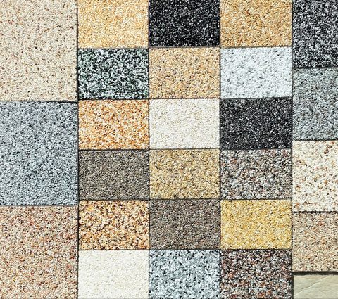 Farbmuster und Oberflaechenstrukturen fuer Natursteinspachtelung auf Balkon und Terrasse - Projektbild 006