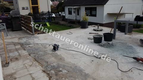 Reale Schattauer-Projektaufnahme zu Bewegungsfugen und Anschlussdetails: Terrassenprojekt mit abgestimmter Abdichtung, dekorativer Oberfläche und witterungsbeständigem Schichtaufbau.