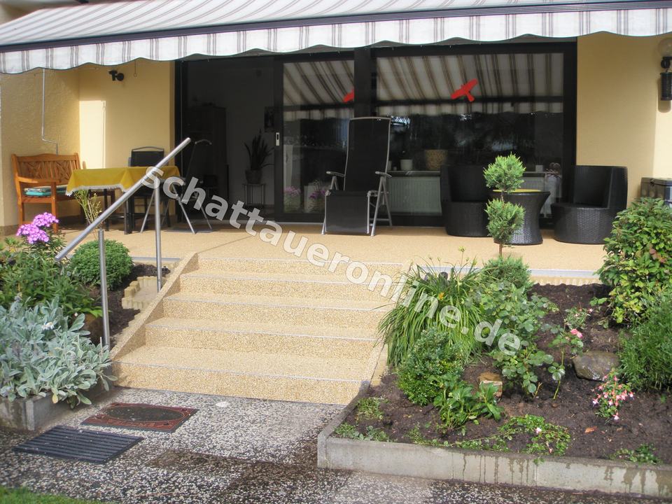 Natursteinspachtelung fuer Terrasse mit dekorativer Struktur