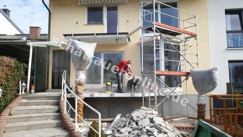 Referenz aus einem Schattauer-Kundenprojekt: Terrassenprojekt mit abgestimmter Abdichtung, dekorativer Oberfläche und witterungsbeständigem Schichtaufbau. Fokus: Neubau-Abdichtung im Überblick.