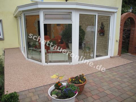 Referenz aus einem Schattauer-Kundenprojekt: Terrassenprojekt mit abgestimmter Abdichtung, dekorativer Oberfläche und witterungsbeständigem Schichtaufbau. Fokus: Flüssigkunststoff-Abdichtung.