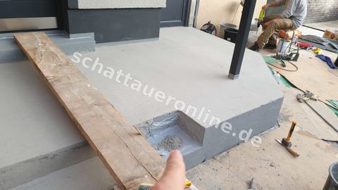 Referenz aus einem Schattauer-Kundenprojekt: Terrassenprojekt mit abgestimmter Abdichtung, dekorativer Oberfläche und witterungsbeständigem Schichtaufbau. Fokus: Natursteinspachtelung richtig pflegen.