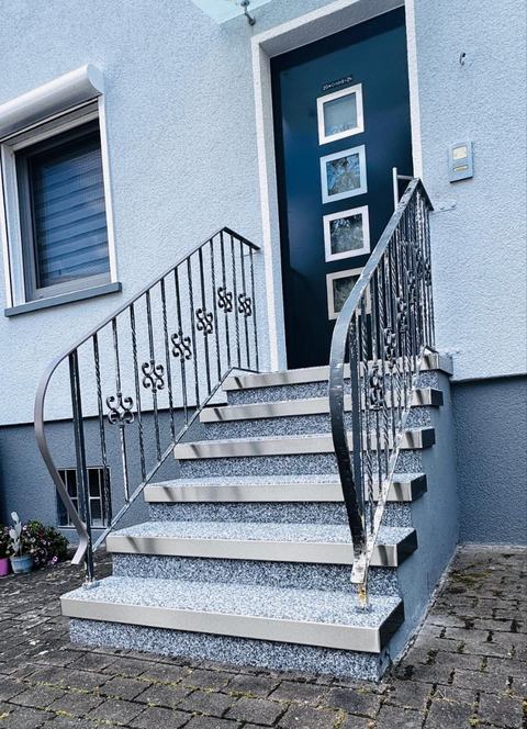 Projektfoto einer Treppensanierung im Aussenbereich mit vorbereiteten Stufen - Projektbild 058