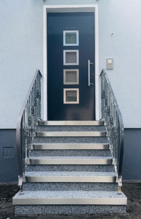 Projektfoto einer Aussentreppe mit neuer Beschichtung und sauberem Kantenverlauf - Projektbild 059