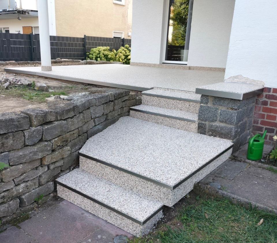 Sanierte Aussentreppe mit strukturierter und belastbarer Nutzschicht - Projektbild 063