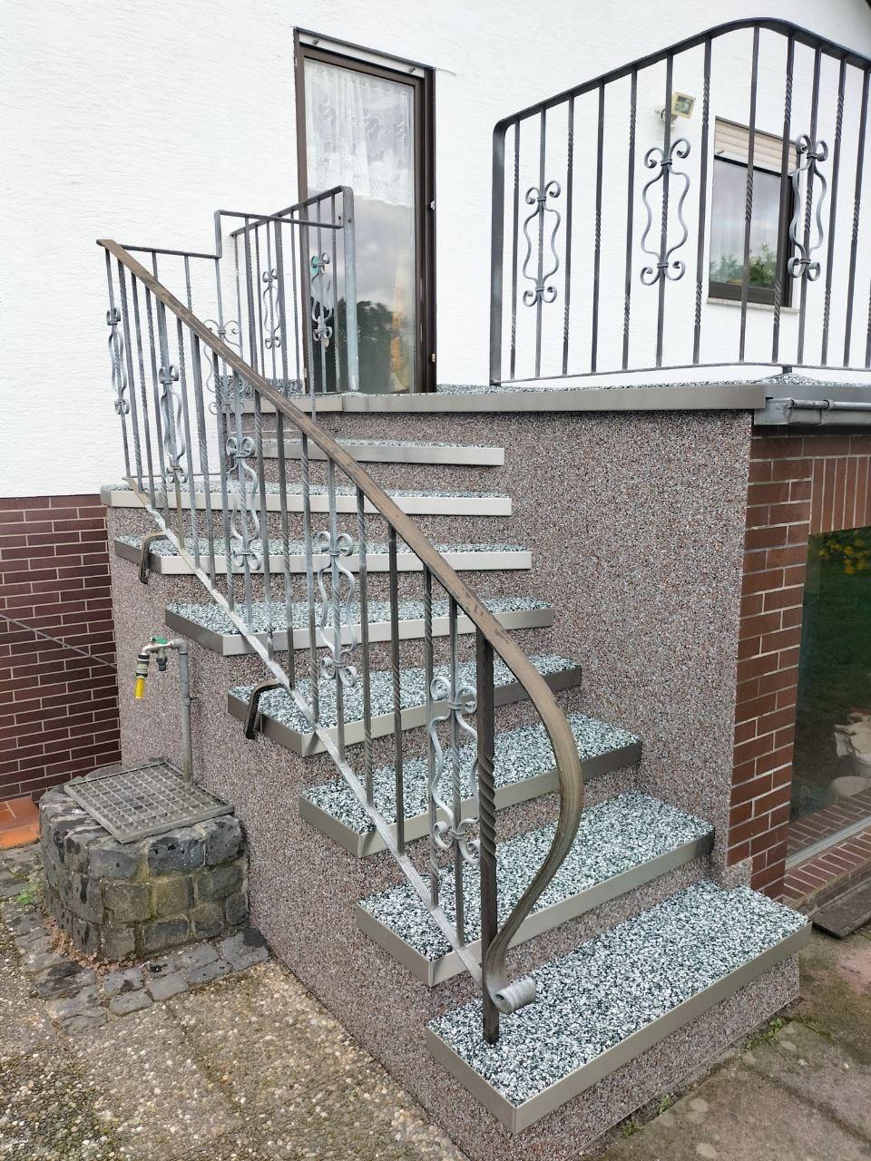 Beschichtete Treppenstufen im Aussenbereich mit gleichmaessiger Struktur - Projektbild 064