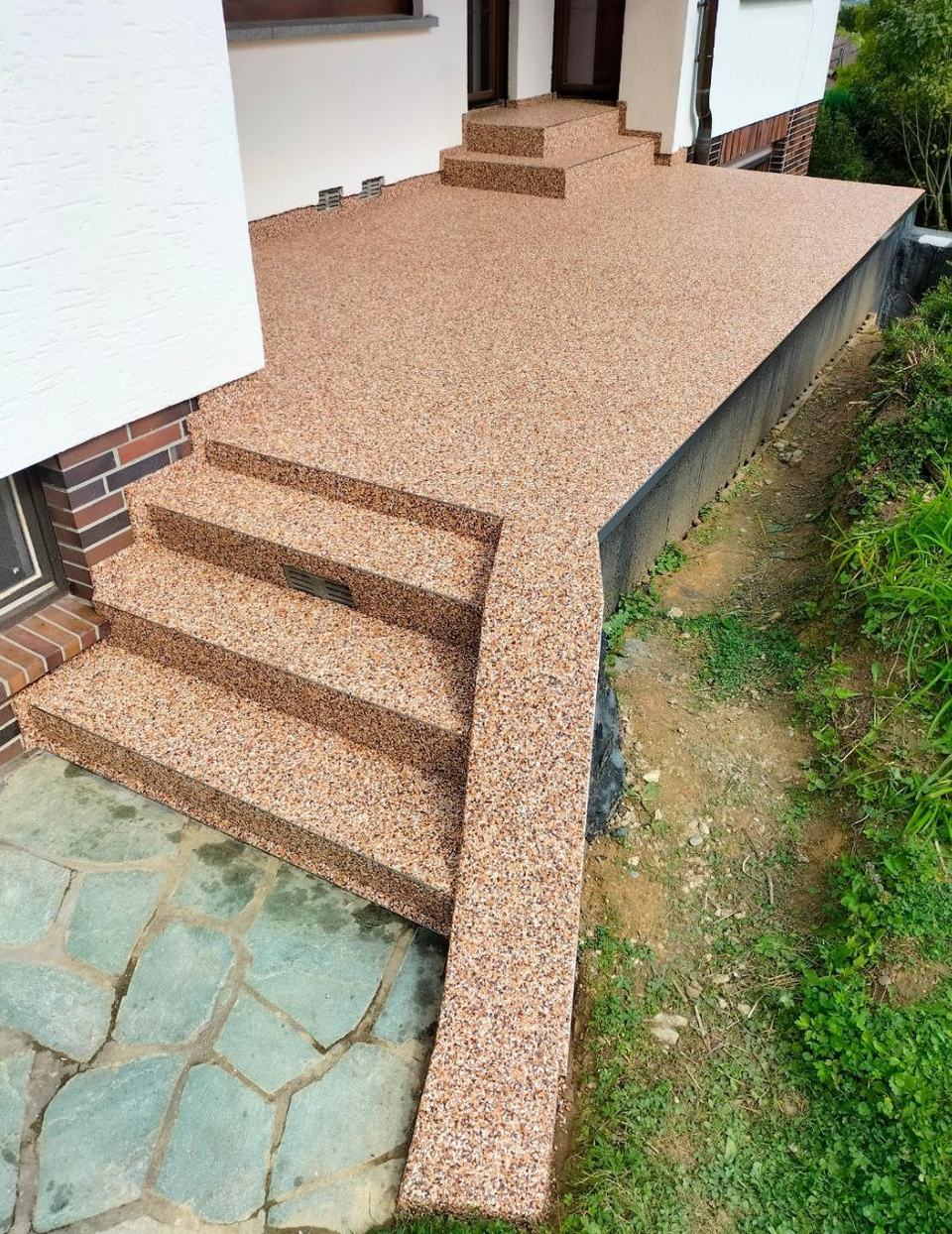 Aktuelle Treppensanierung mit rutschhemmender Beschichtung in Mainz und Umgebung - Projektbild 067