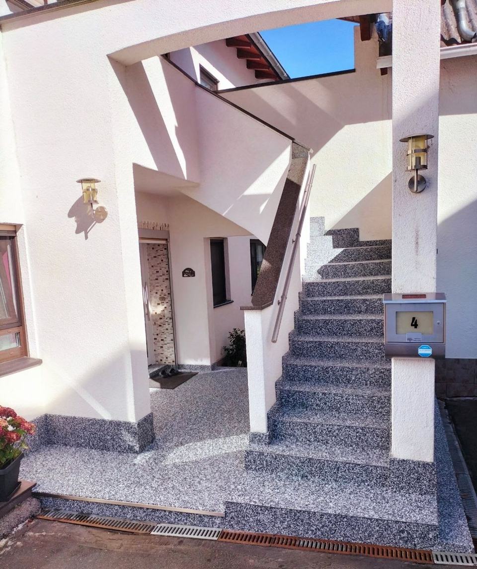 Aktuelle Treppensanierung mit rutschhemmender Beschichtung in Mainz und Umgebung - Projektbild 071